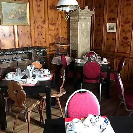 Ξενοδοχείο με διαμερίσματα Chasa Valaer 3*