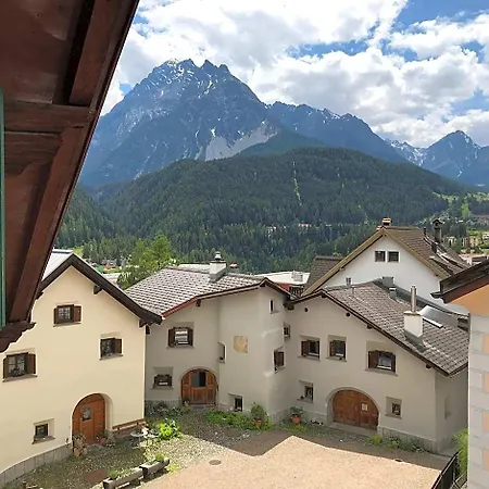Ξενοδοχείο με διαμερίσματα Chasa Valaer Scuol