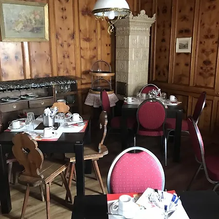 & Chasa Valaer شقة فندقية