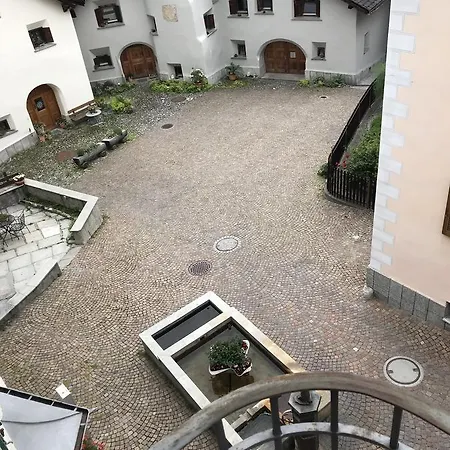 & Chasa Valaer شقة فندقية