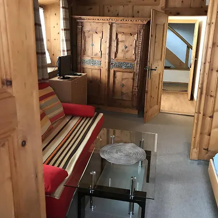 & Chasa Valaer شقة فندقية 3*