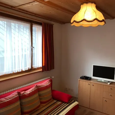 Hotel apartamentowy & Chasa Valaer 3*