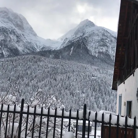 & Chasa Valaer شقة فندقية 3*