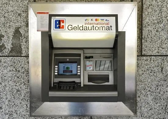 B ＆ B ＆ チャザー ヴァリア シュクオル