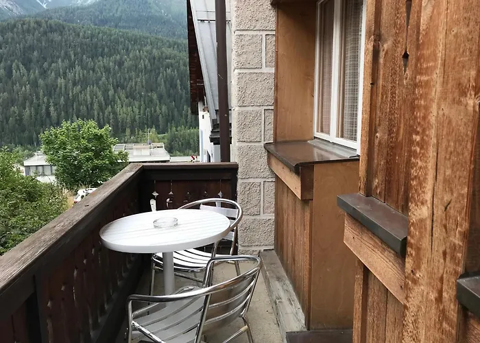 Aparthotel & Chasa Valaer 3*