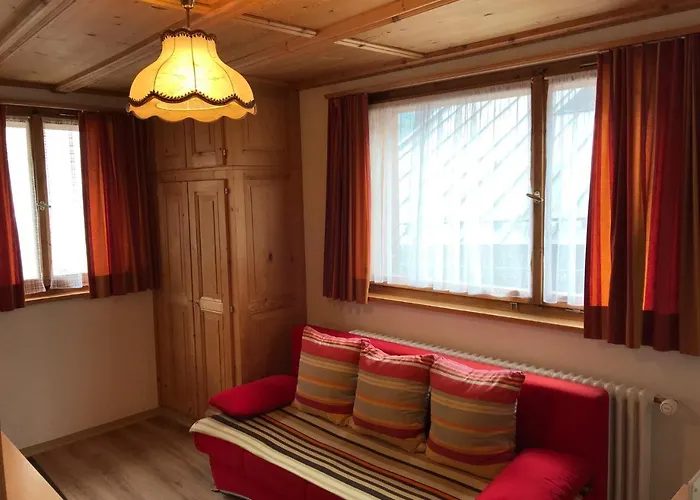 Aparthotel & Chasa Valaer 3*