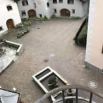 & Chasa Valaer Lejlighedshotel