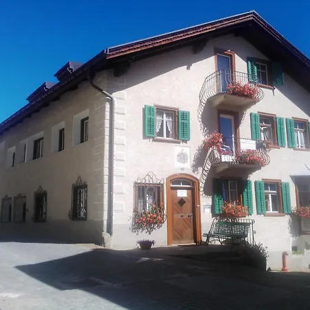 B&B Hostel & Attika Hotel & Appartements Chasa Valaer