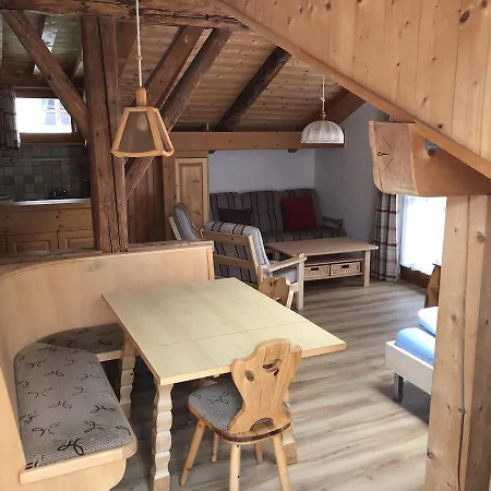 B&B Hostel & Attika Hotel & Appartements Chasa Valaer