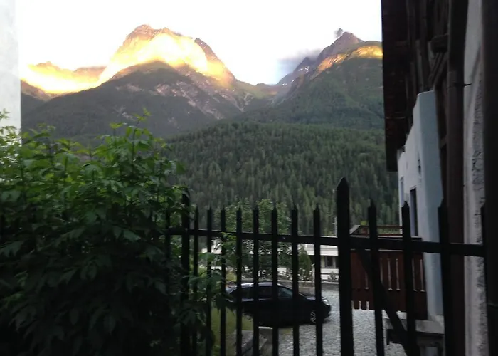 Apart-hotel & Chasa Valaer 3*